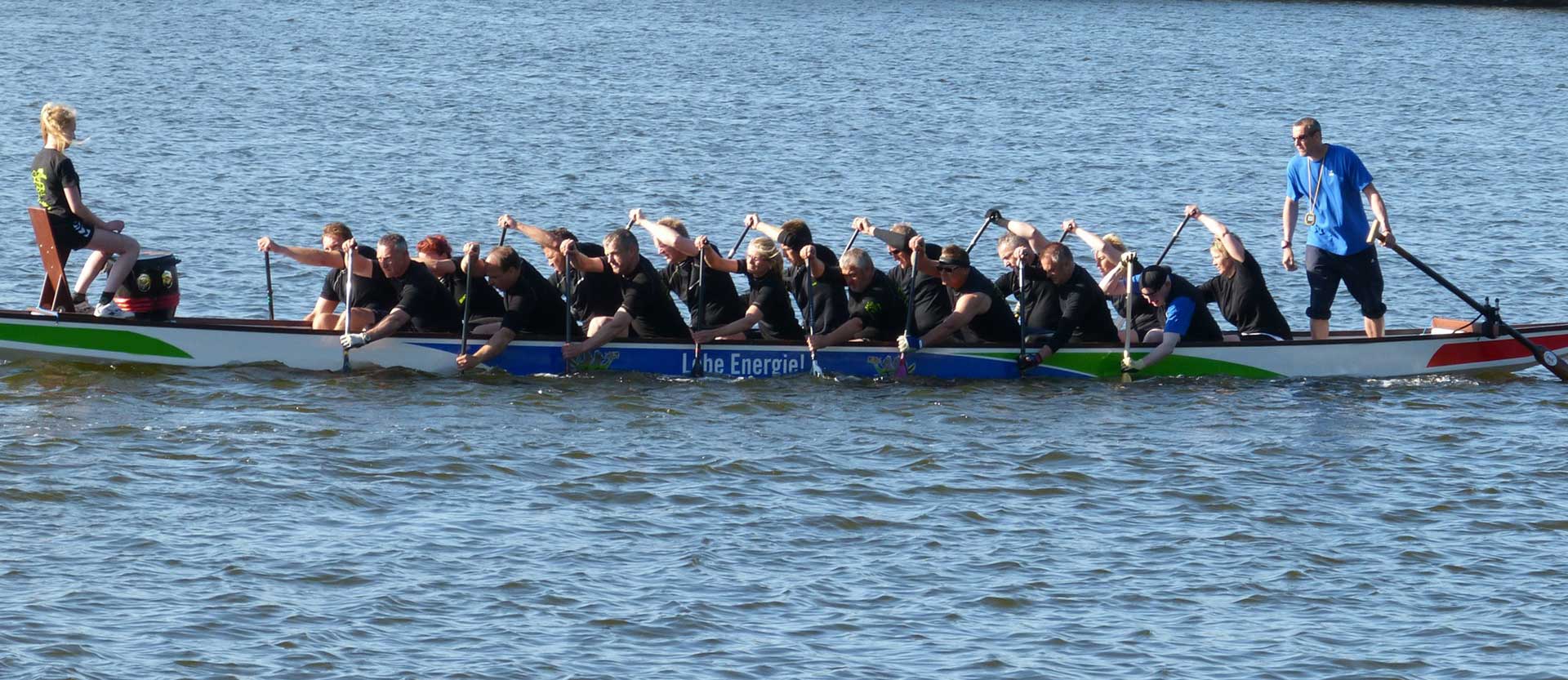 Drachenboot - auf der Elbe in Magdeburg Sachsen-Anhalt